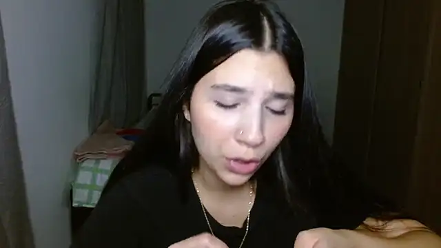 Snapshot of mia__lopez_ chatting on 10/08/25, 12:56 mia lopez online show from 10/08/25, 12:56