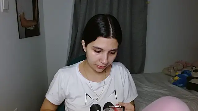 mia  lopez  online show from 11/29/25, 05:51