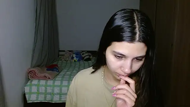 Snapshot of mia__lopez_ chatting on 10/17/25, 01:31 mia lopez online show from 10/17/25, 01:31