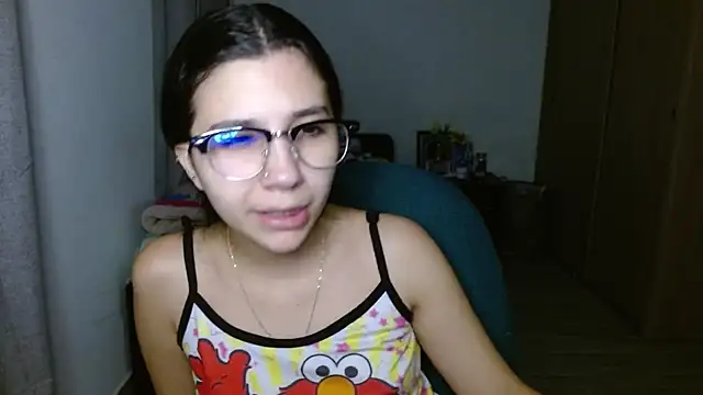 mia  lopez  online show from 10/22/25, 12:54