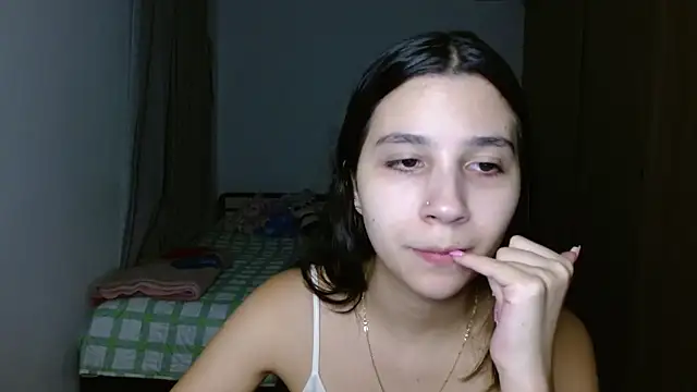Snapshot of mia__lopez_ chatting on 10/07/25, 01:28 mia lopez online show from 10/07/25, 01:28