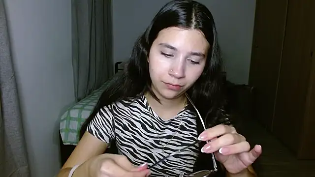 mia  lopez  online show from 10/23/25, 12:53