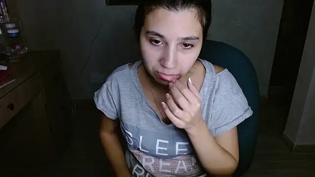 Snapshot of mia__lopez_ chatting on 06/30/26, 04:12 mia lopez online show from 06/30/26, 04:12