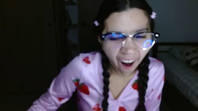 mia  lopez  online show from 04/05/26, 01:12