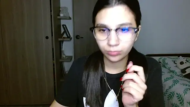 mia  lopez  online show from 12/18/25, 04:28