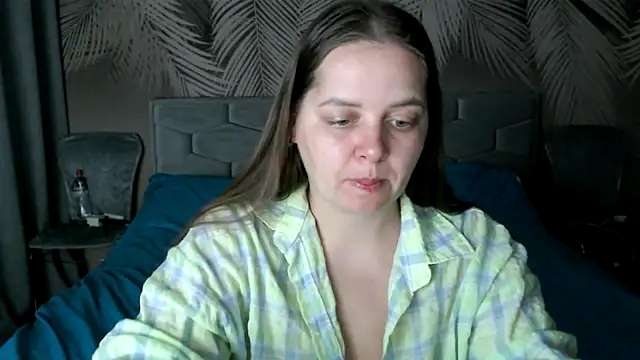 Snapshot of uliastar chatting on 11/21/25, 08:24 uliastar online show from 11/21/25, 08:24