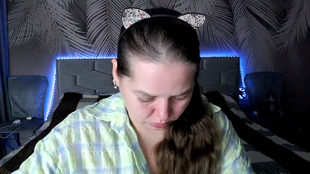 Snapshot of uliastar chatting on 11/13/25, 09:24 uliastar online show from 11/13/25, 09:24