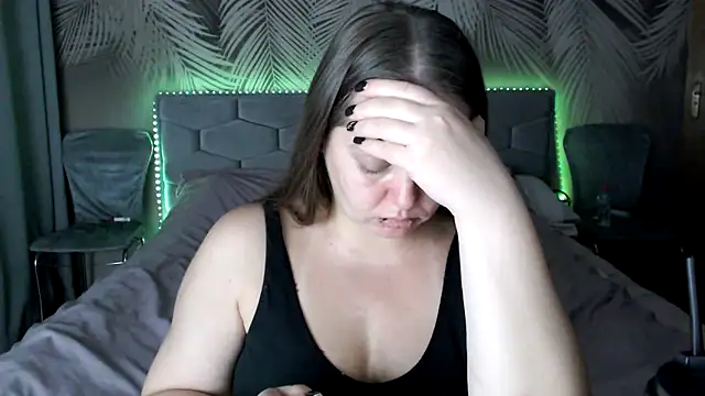 Snapshot of uliastar chatting on 10/22/25, 07:41 uliastar online show from 10/22/25, 07:41