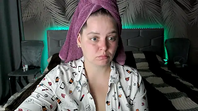 Snapshot of uliastar chatting on 10/07/25, 06:47 uliastar online show from 10/07/25, 06:47