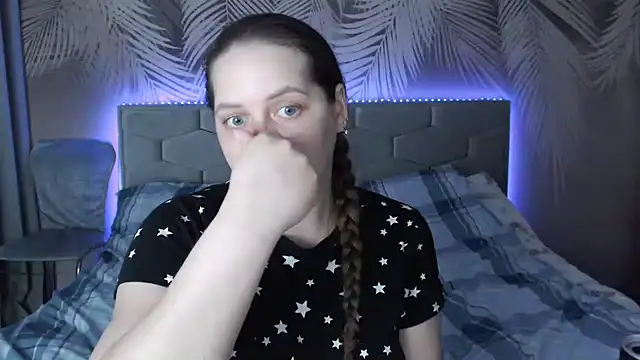 Snapshot of uliastar chatting on 03/05/25, 10:11 uliastar online show from 03/05/25, 10:11