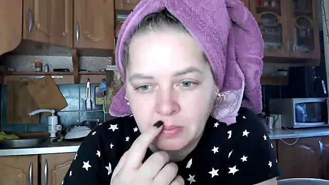 Snapshot of uliastar chatting on 10/18/25, 05:31 uliastar online show from 10/18/25, 05:31