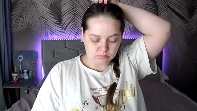 Snapshot of uliastar chatting on 03/19/25, 06:03 uliastar online show from 03/19/25, 06:03