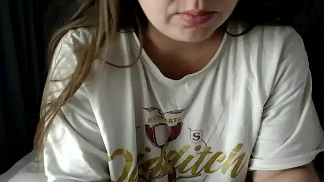 Snapshot of uliastar chatting on 12/14/25, 07:36 uliastar online show from 12/14/25, 07:36