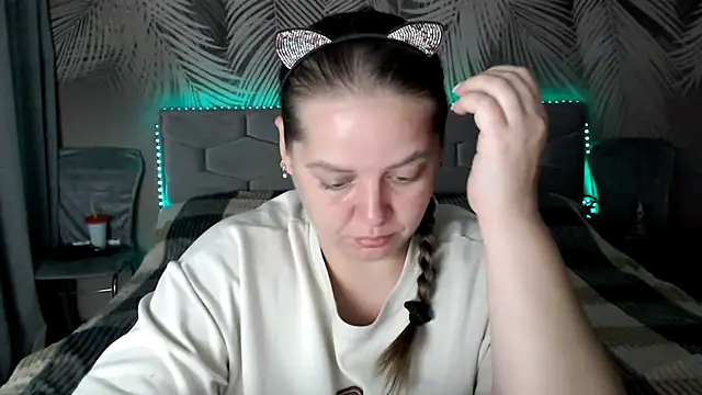 Snapshot of uliastar chatting on 09/23/25, 06:42 uliastar online show from 09/23/25, 06:42