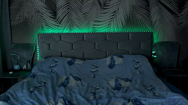 uliastar online show from 04/14/26, 09:36