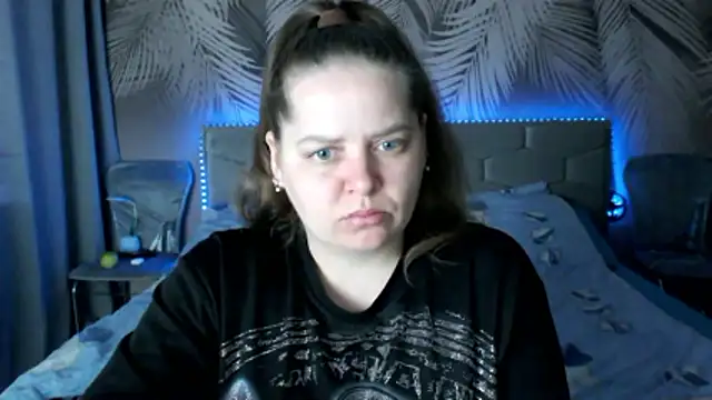 uliastar online show from 04/17/26, 06:49