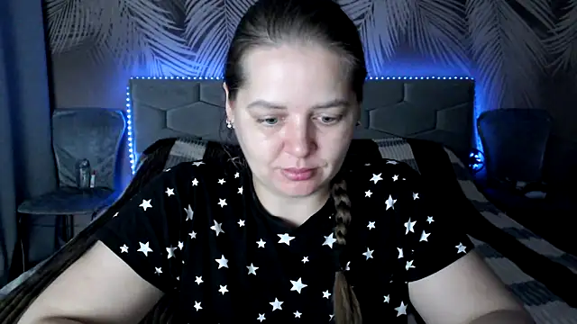 Snapshot of uliastar chatting on 10/27/25, 07:09 uliastar online show from 10/27/25, 07:09