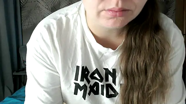 Snapshot of uliastar chatting on 11/25/25, 07:19 uliastar online show from 11/25/25, 07:19