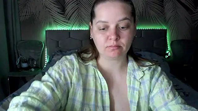 uliastar online show from 05/22/26, 06:11