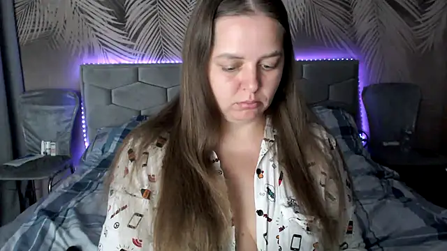 Snapshot of uliastar chatting on 10/15/25, 07:16 uliastar online show from 10/15/25, 07:16