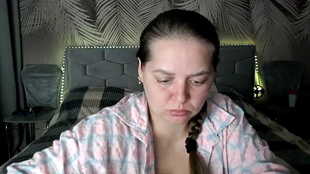 Snapshot of uliastar chatting on 10/01/25, 06:40 uliastar online show from 10/01/25, 06:40