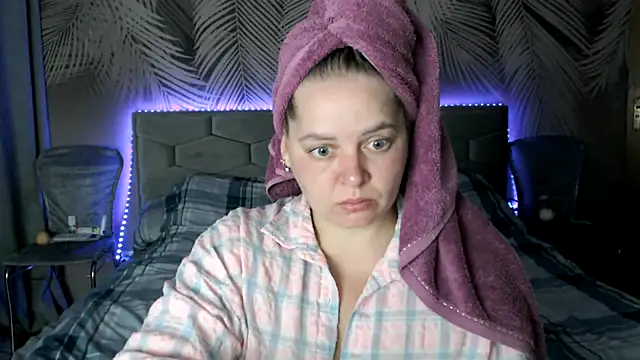 Snapshot of uliastar chatting on 10/10/25, 06:36 uliastar online show from 10/10/25, 06:36