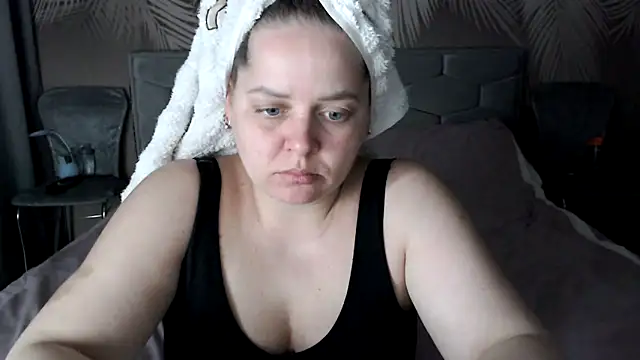 uliastar online show from 04/07/26, 07:32