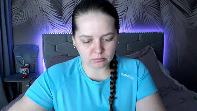 Snapshot of uliastar chatting on 03/18/25, 09:56 uliastar online show from 03/18/25, 09:56