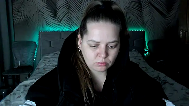 Snapshot of uliastar chatting on 12/02/25, 08:38 uliastar online show from 12/02/25, 08:38