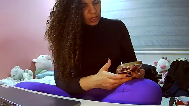 gatubelahot online show from 11/29/25, 12:00