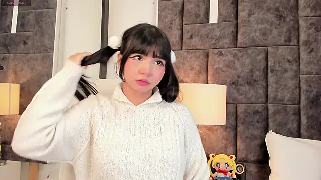 Snapshot of Petit-Rosse chatting on 12/13/24, 02:43 Petit-Rosse online show from 12/13/24, 02:43