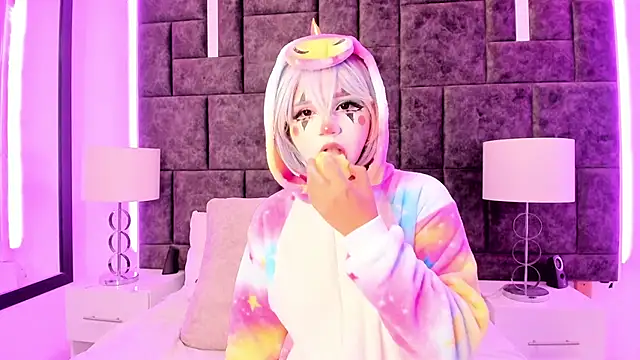 Snapshot of Petit-Rosse chatting on 02/05/25, 08:35 Petit-Rosse online show from 02/05/25, 08:35