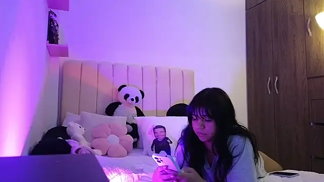 Snapshot of Petit-Rosse chatting on 09/21/25, 04:28 Petit-Rosse online show from 09/21/25, 04:28