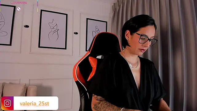 valeriia25  online show from 11/28/25, 10:21