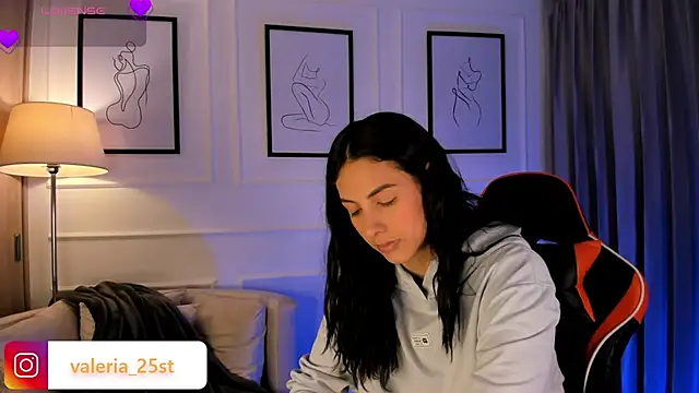 Snapshot of valeriia25_ chatting on 03/12/25, 11:43 valeriia25 online show from 03/12/25, 11:43