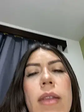 Snapshot of martina_contreras chatting on 02/03/25, 09:08 martina contreras online show from 02/03/25, 09:08