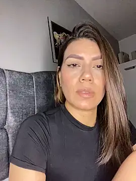 Snapshot of martina_contreras chatting on 10/16/25, 07:05 martina contreras online show from 10/16/25, 07:05