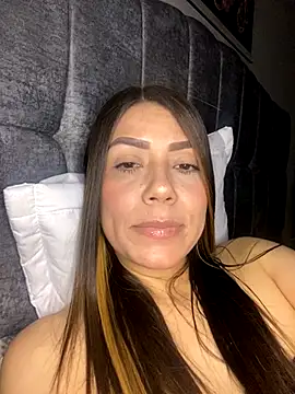 martina contreras online show from 10/31/25, 07:05