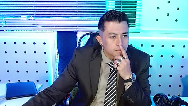 Snapshot of Darko0717 chatting on 12/04/25, 12:48 Darko0717 online show from 12/04/25, 12:48