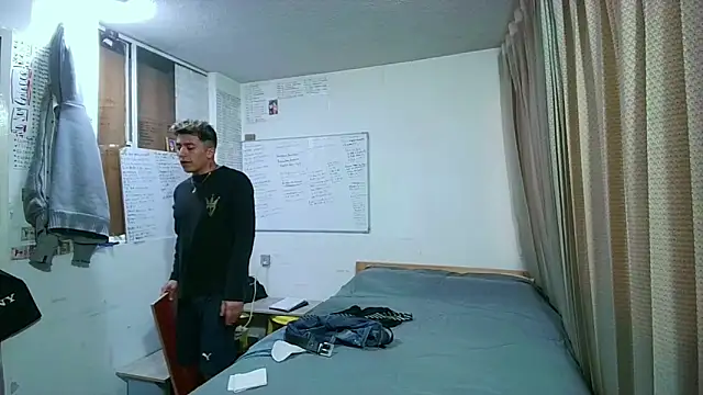 Snapshot of Darko0717 chatting on 11/16/25, 01:05 Darko0717 online show from 11/16/25, 01:05