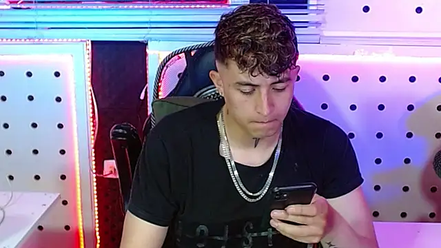 Snapshot of Darko0717 chatting on 11/01/25, 10:58 Darko0717 online show from 11/01/25, 10:58