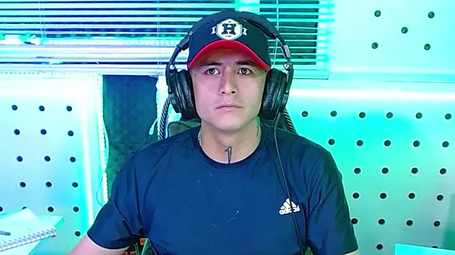 Snapshot of Darko0717 chatting on 12/05/25, 01:49 Darko0717 online show from 12/05/25, 01:49