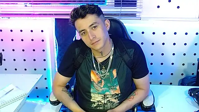 Snapshot of Darko0717 chatting on 11/14/25, 10:02 Darko0717 online show from 11/14/25, 10:02