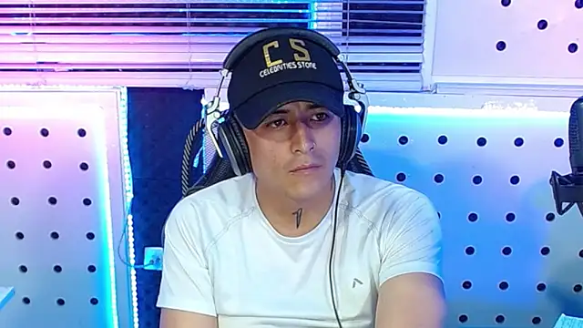 Snapshot of Darko0717 chatting on 10/24/25, 01:59 Darko0717 online show from 10/24/25, 01:59