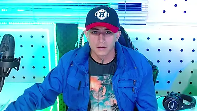 Snapshot of Darko0717 chatting on 11/25/25, 01:55 Darko0717 online show from 11/25/25, 01:55