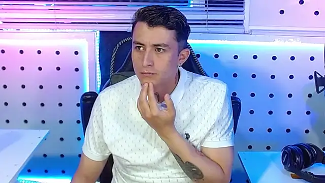 Snapshot of Darko0717 chatting on 10/27/25, 11:49 Darko0717 online show from 10/27/25, 11:49