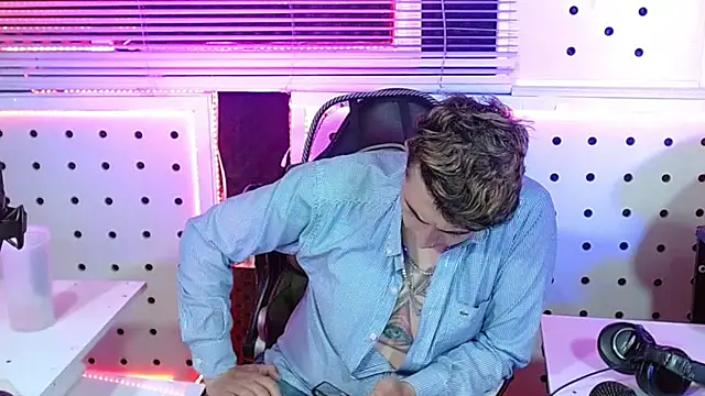 Snapshot of Darko0717 chatting on 11/04/25, 11:41 Darko0717 online show from 11/04/25, 11:41