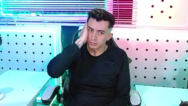 Snapshot of Darko0717 chatting on 12/01/25, 10:21 Darko0717 online show from 12/01/25, 10:21