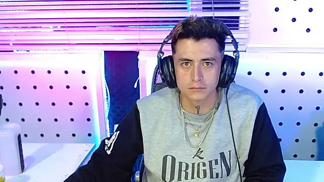 Snapshot of Darko0717 chatting on 11/29/25, 01:28 Darko0717 online show from 11/29/25, 01:28