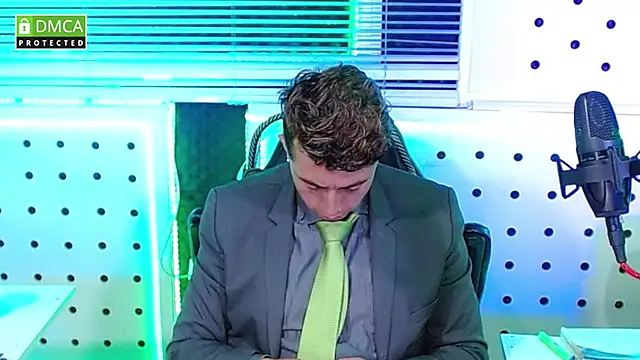 Snapshot of Darko0717 chatting on 10/22/25, 01:43 Darko0717 online show from 10/22/25, 01:43